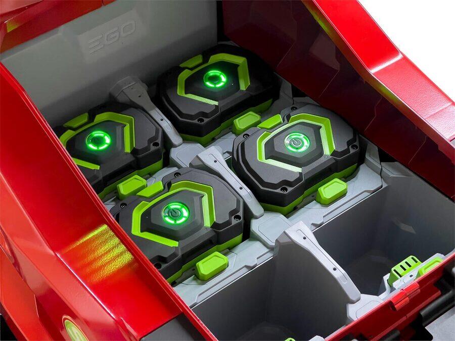 lightbox_IMG_7690-Detail-Power (1)